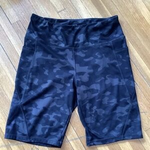 DANSKIN Ladies High-Rise Size Large Black Camouflage Running / Workout Shorts
